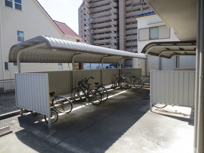 物件外観写真5　(駐輪場)