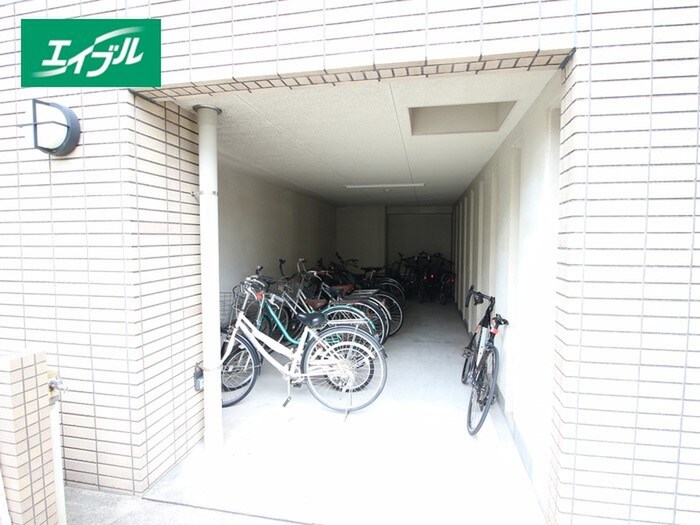 物件外観写真3　(駐輪場)