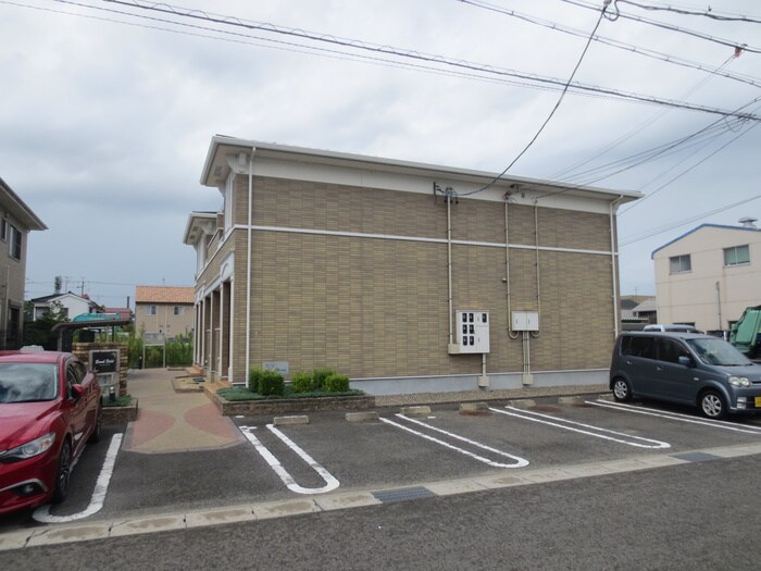 物件外観写真5　(駐車場)