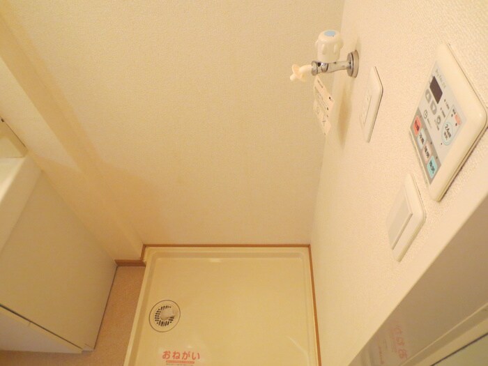 物件内観写真17　(洗濯機置場)