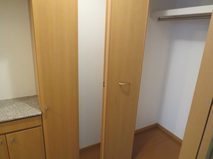 物件内観写真18　(収納)