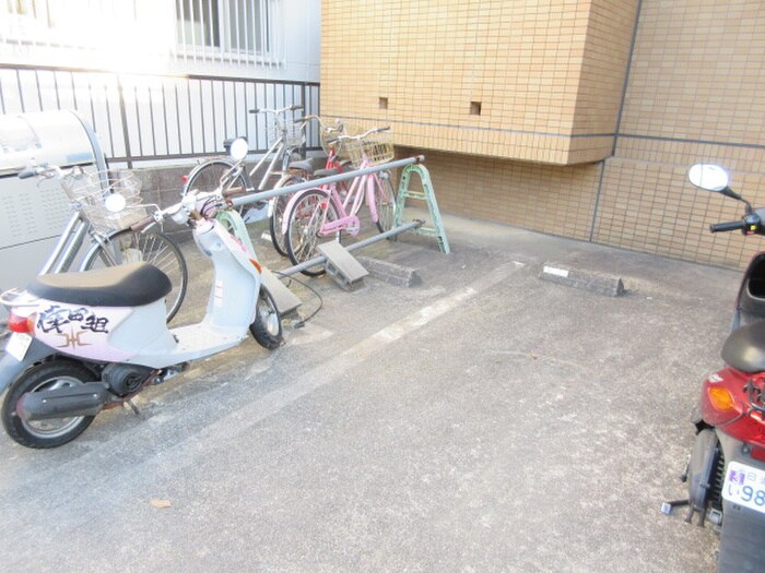 物件外観写真4　(駐輪場)