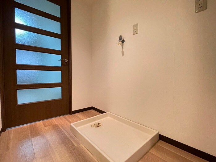 物件内観写真13　(洗濯機置場)