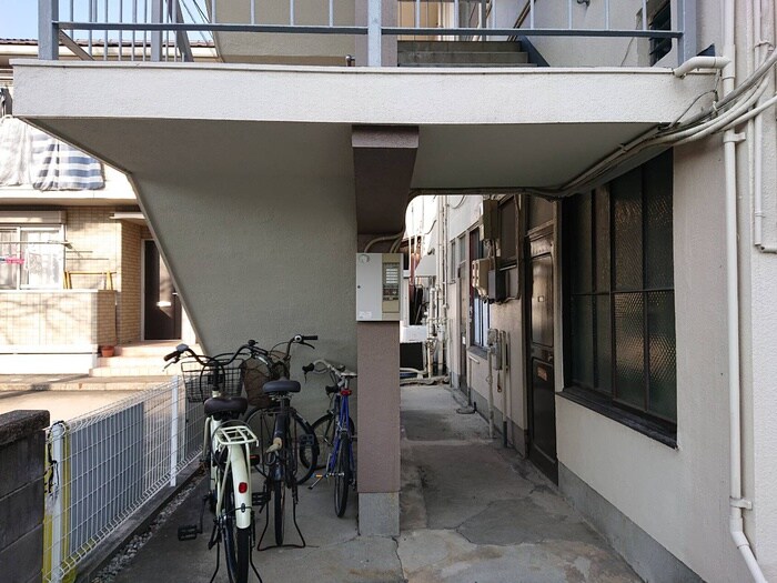 物件外観写真5　(エントランス部分)