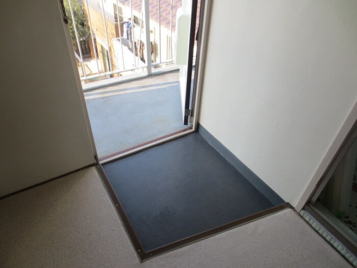 物件内観写真12　(玄関)