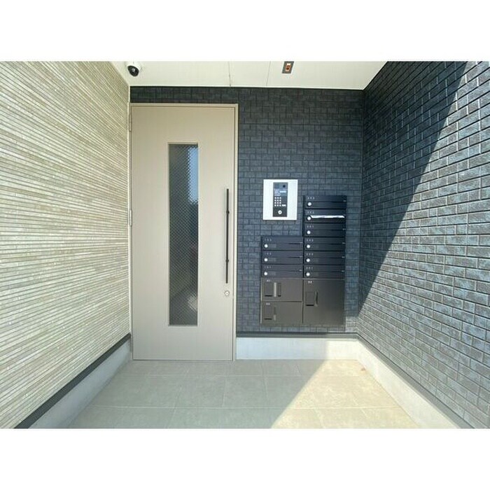 物件外観写真3　(エントランス部分)