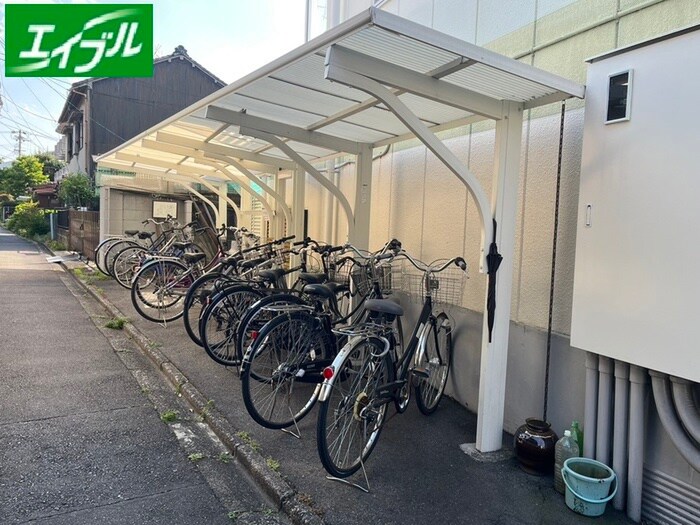 物件外観写真4　(駐輪場)