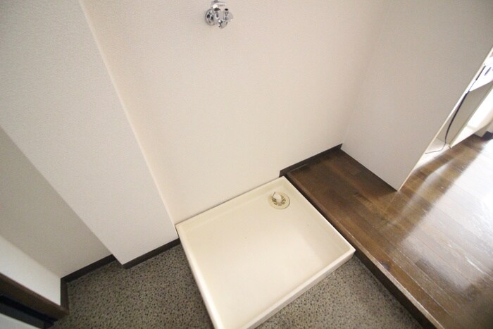 物件内観写真12　(洗濯機置場)