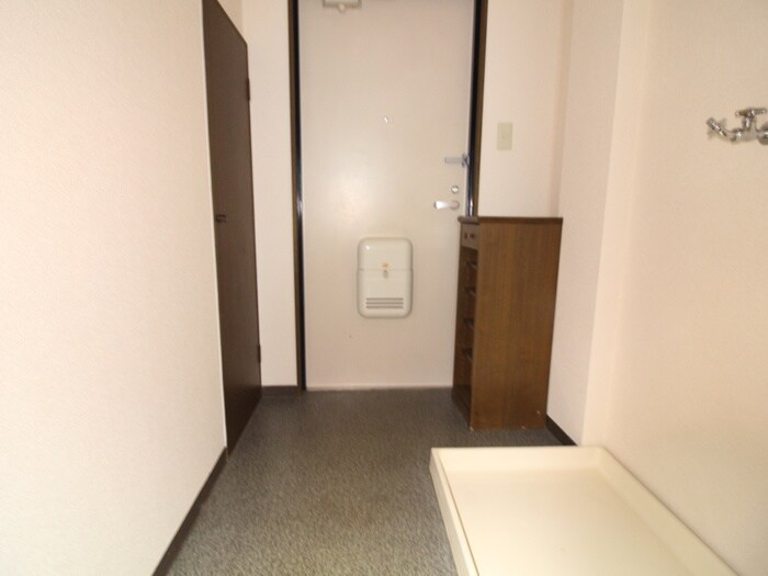 物件内観写真16　(玄関)