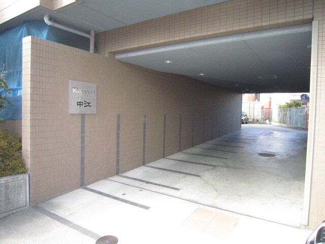 物件外観写真4　(エントランス部分)