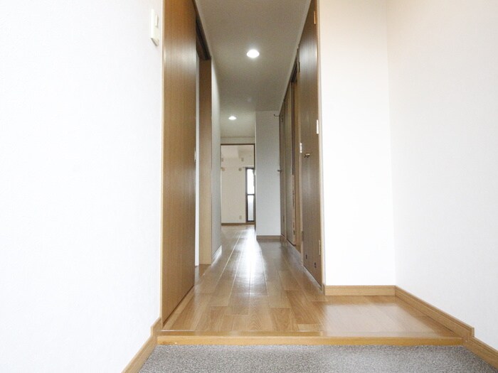 物件内観写真18　(廊下)