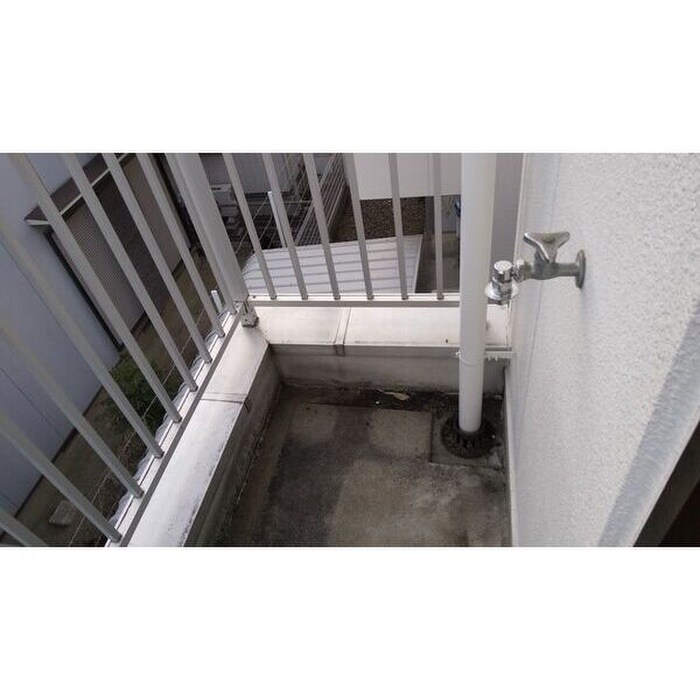 物件内観写真8　(洗濯機置場)