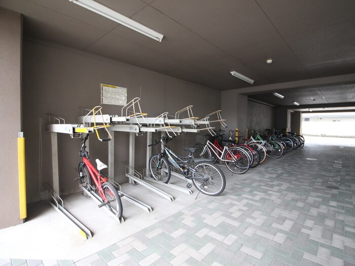 物件外観写真3　(駐輪場)