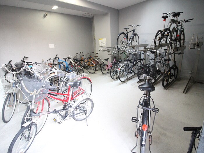 物件外観写真4　(駐輪場)