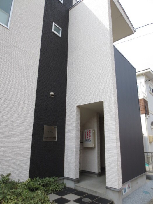 物件外観写真3　(エントランス部分)