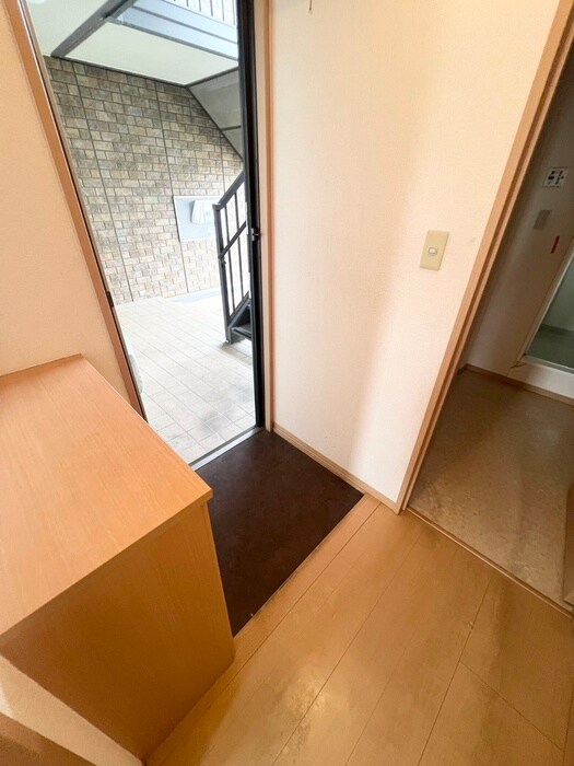 物件内観写真18　(玄関)