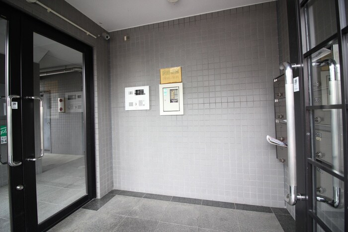 物件外観写真3　(エントランス部分)
