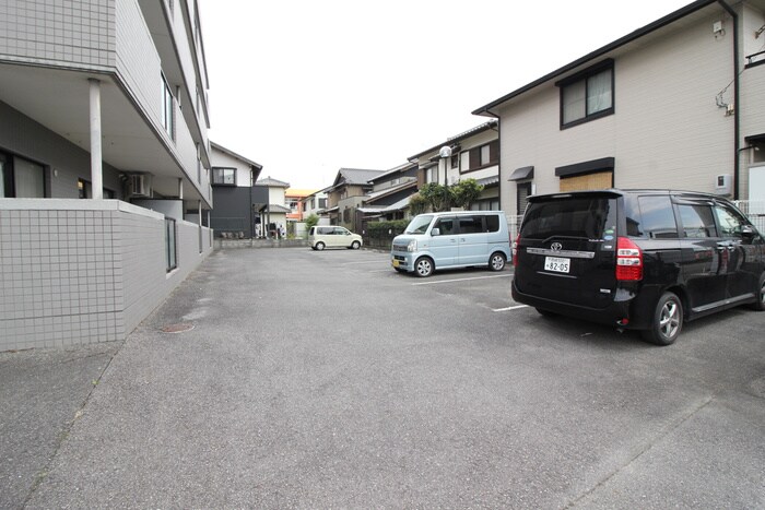 物件外観写真4　(駐車場)