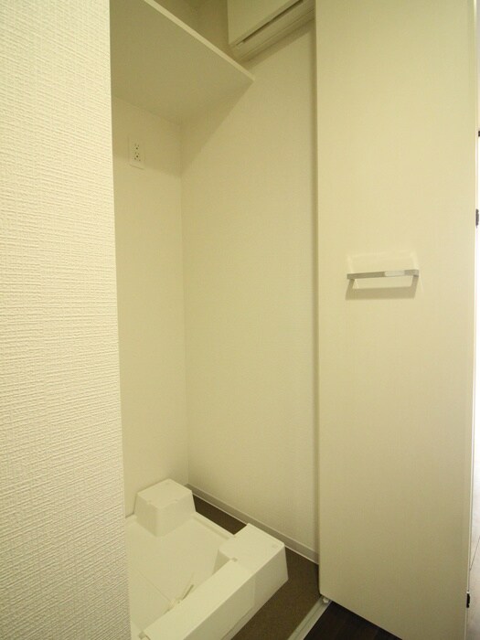 物件内観写真13　(洗濯機置場)