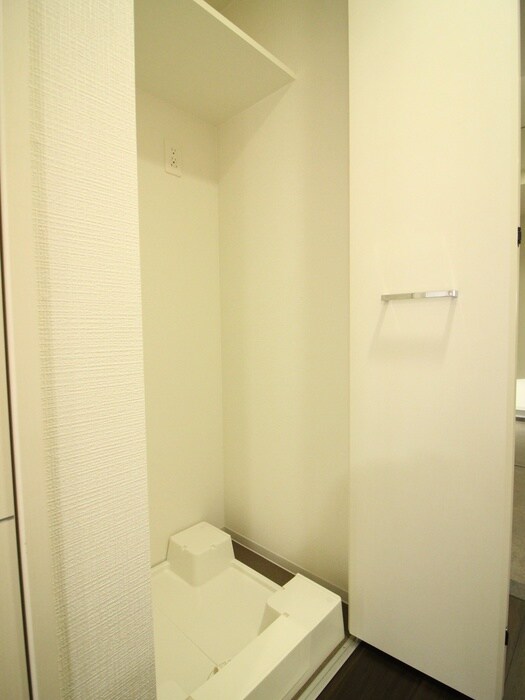 物件内観写真14　(洗濯機置場)