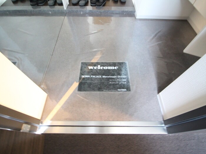 物件内観写真16　(玄関)