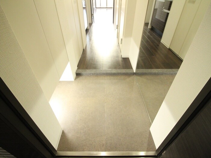 物件内観写真18　(玄関)