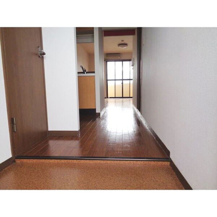 物件内観写真7　(玄関)