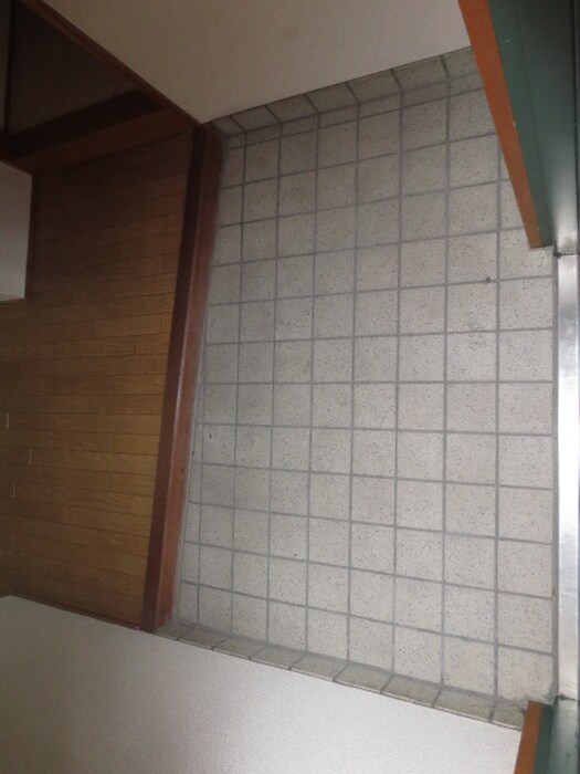 物件内観写真12　(玄関)