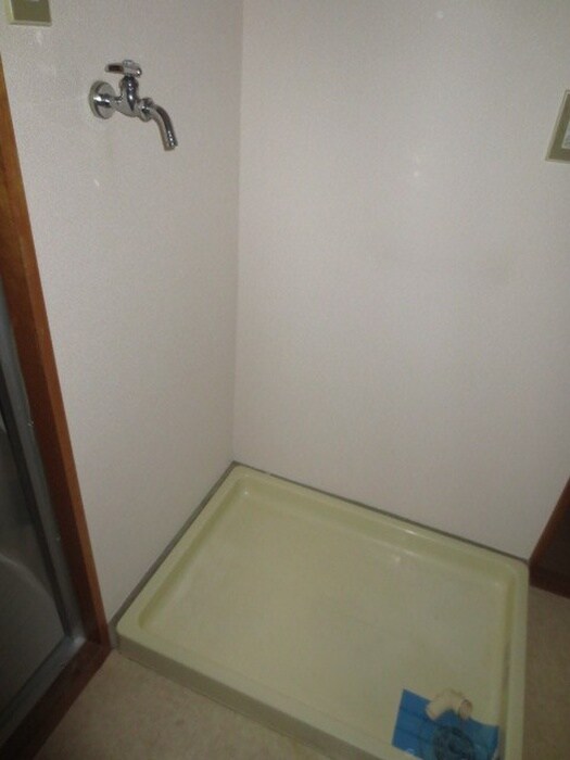 物件内観写真16　(洗濯機置場)