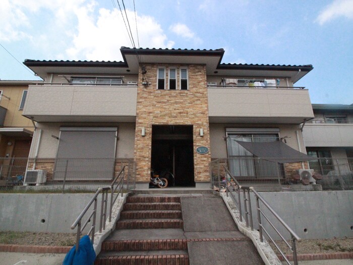 物件外観写真2　(エントランス部分)