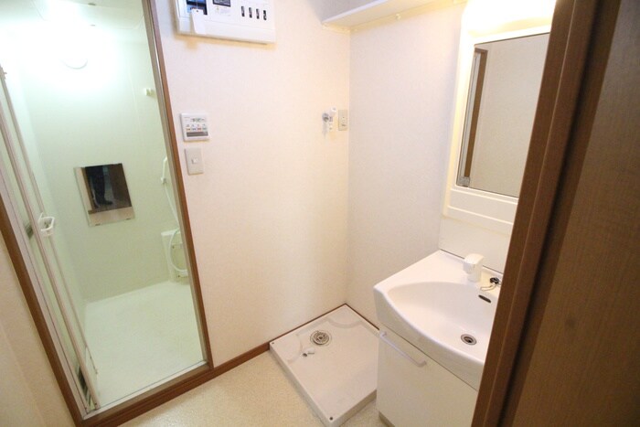 物件内観写真8　(洗濯機置場)