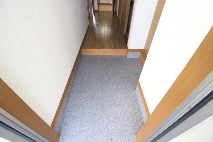 物件内観写真12　(玄関)