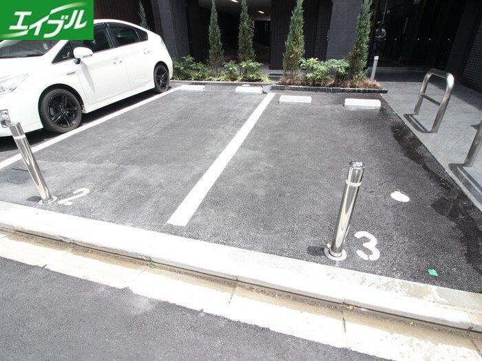 物件外観写真4　(駐車場)