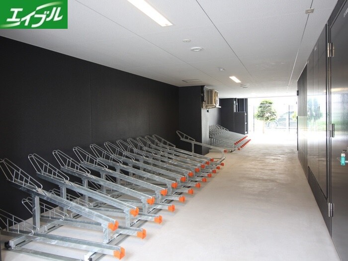 物件外観写真5　(駐輪場)