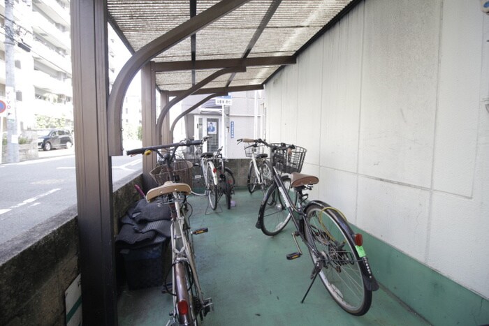 物件外観写真3　(駐輪場)