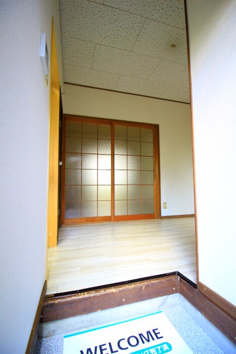 物件内観写真12　(玄関)
