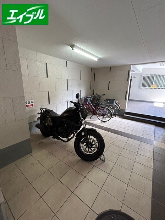 物件外観写真4　(エントランス部分)