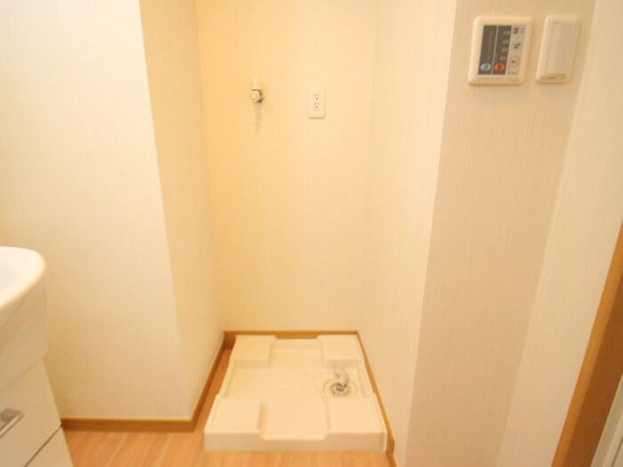 物件内観写真13　(洗濯機置場)