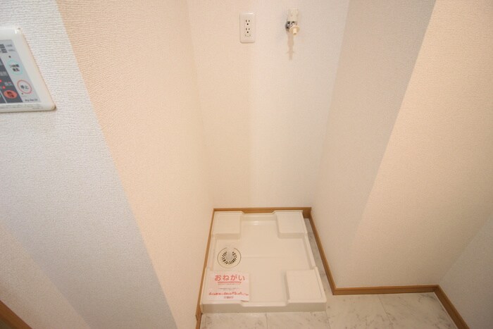 物件内観写真17　(洗濯機置場)