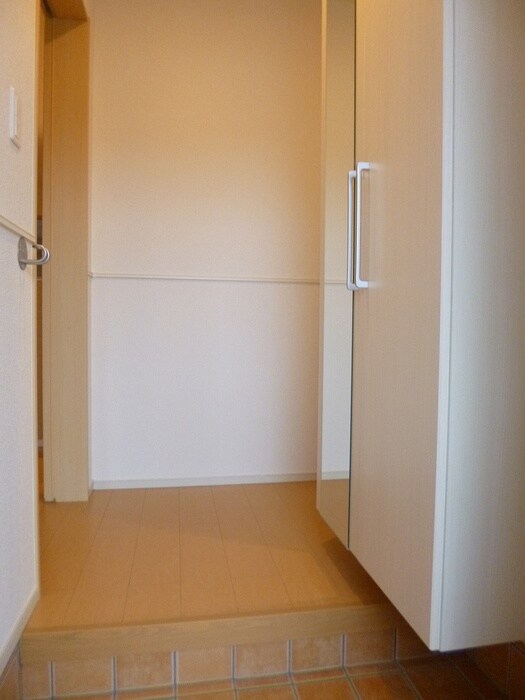 物件内観写真7　(玄関)