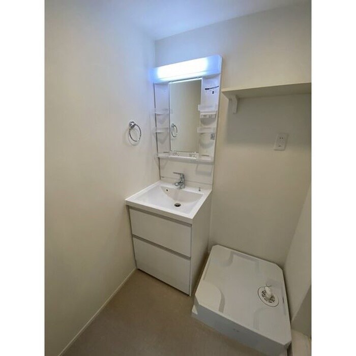 物件内観写真6　(洗濯機置場)