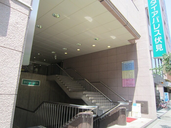 物件外観写真2　(エントランス部分)