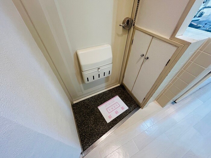 物件内観写真12　(玄関)