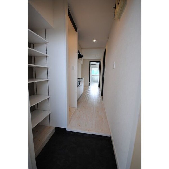 物件内観写真4　(玄関)