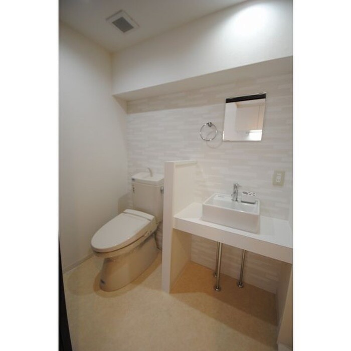 物件内観写真8　(トイレ)