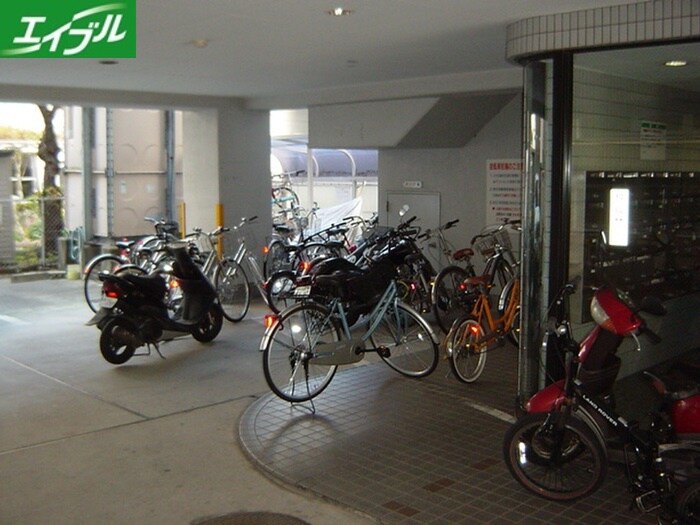 物件外観写真4　(駐輪場)