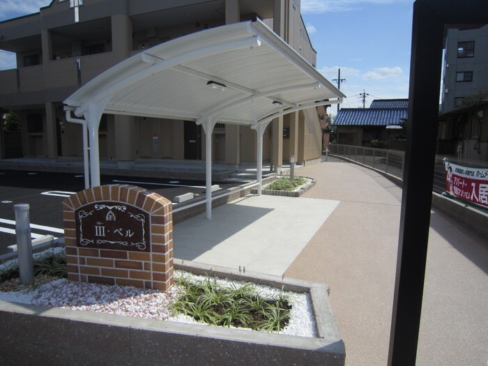 物件外観写真3　(駐輪場)