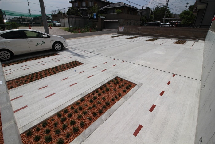 物件外観写真2　(駐車場)