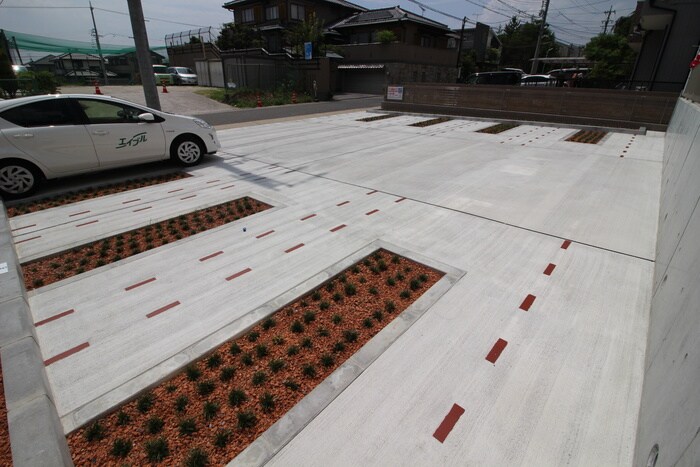 物件外観写真6　(駐車場)