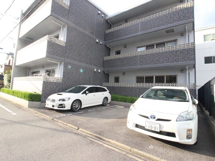 物件外観写真5　(駐車場)